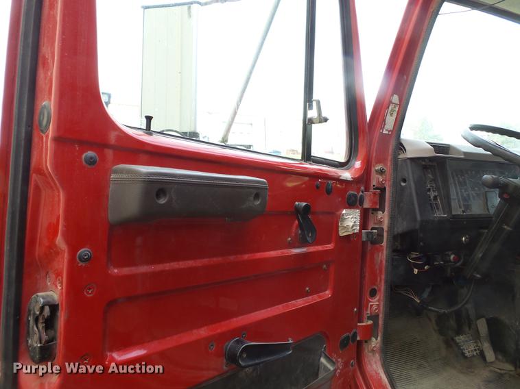 image for item DA2380 1999 International 4900 dump truck