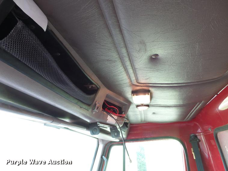 image for item DA2380 1999 International 4900 dump truck