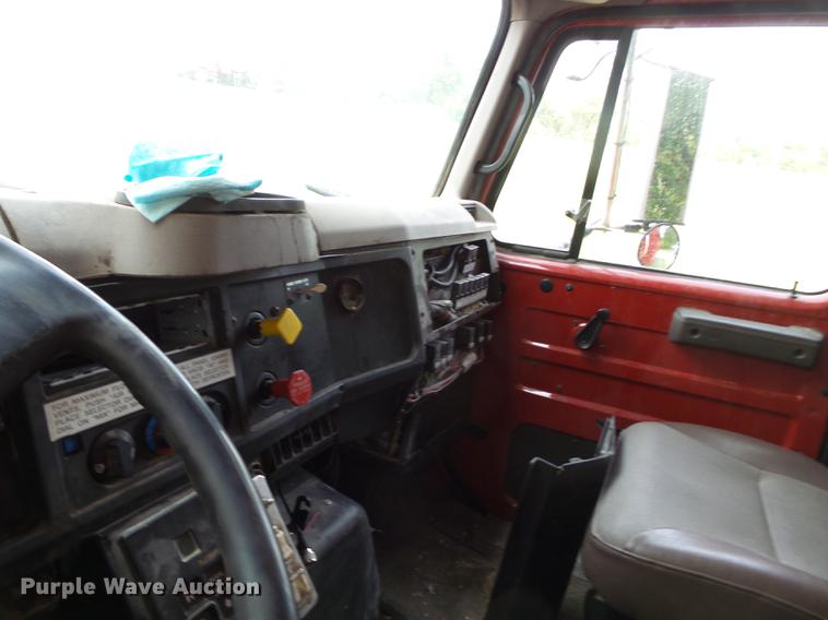 image for item DA2380 1999 International 4900 dump truck