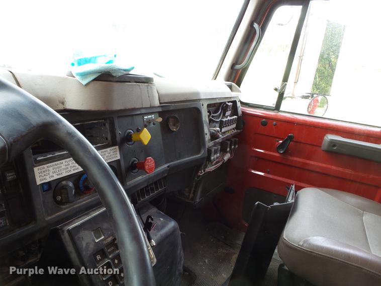 image for item DA2380 1999 International 4900 dump truck