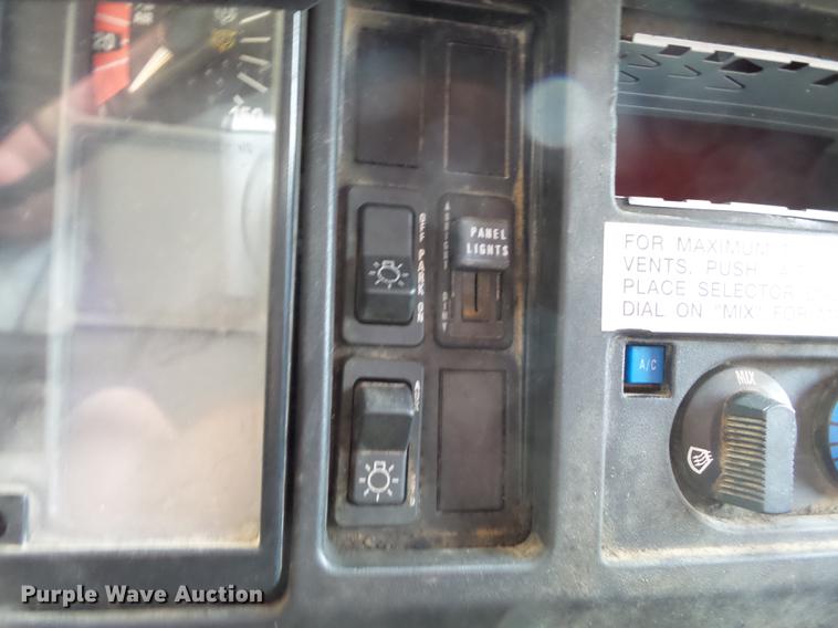 image for item DA2380 1999 International 4900 dump truck