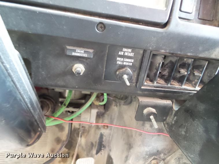 image for item DA2380 1999 International 4900 dump truck