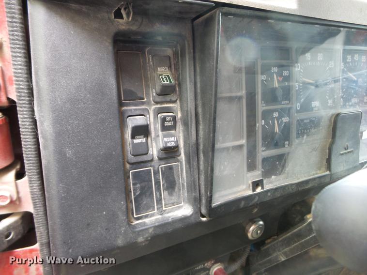 image for item DA2380 1999 International 4900 dump truck