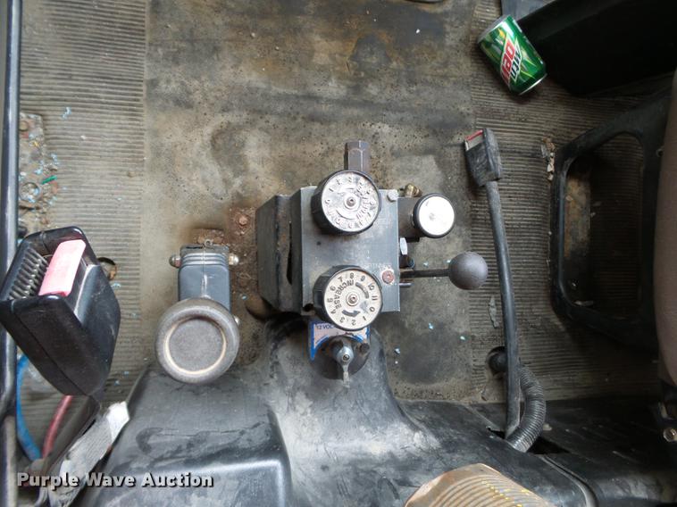 image for item DA2380 1999 International 4900 dump truck