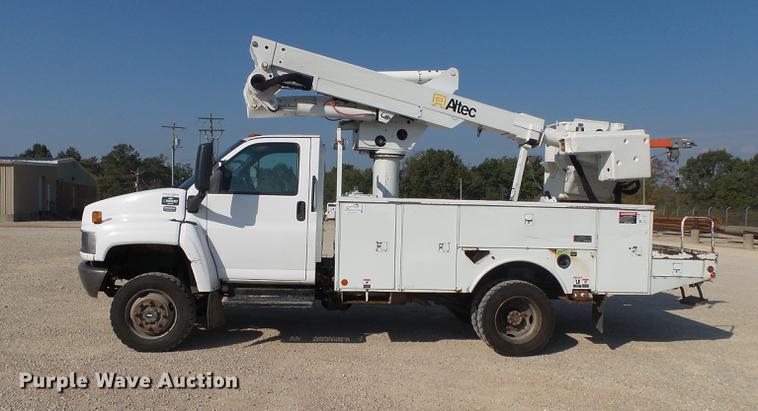 image for item DA2669 2006 Chevrolet C5500 bucket truck
