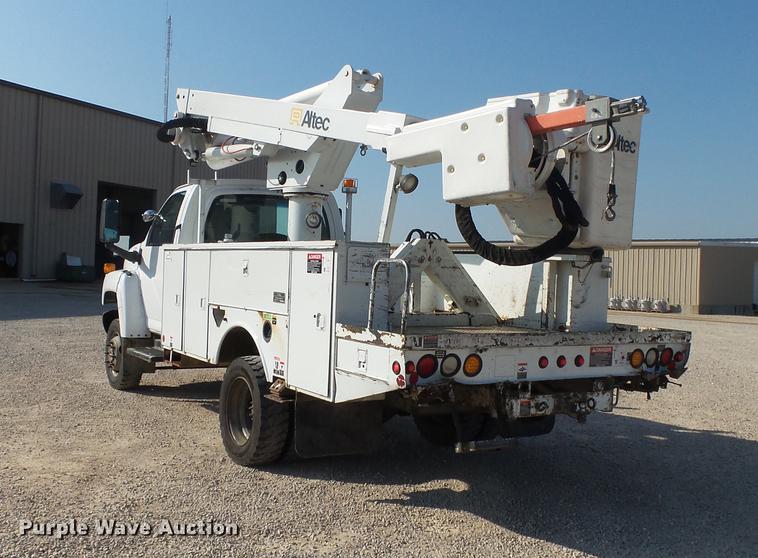 image for item DA2669 2006 Chevrolet C5500 bucket truck