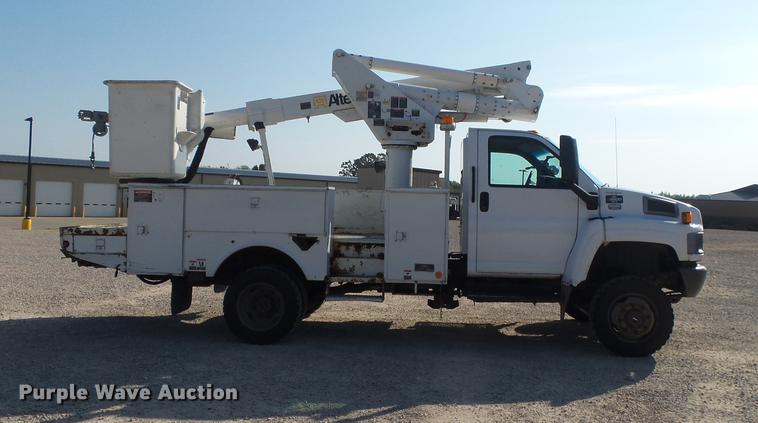 image for item DA2669 2006 Chevrolet C5500 bucket truck