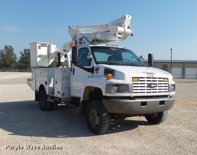 image for item DA2669 2006 Chevrolet C5500 bucket truck