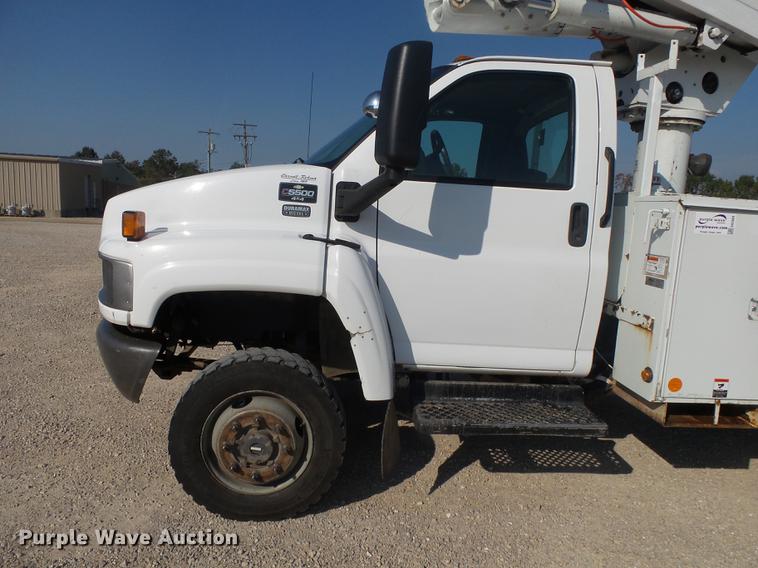 image for item DA2669 2006 Chevrolet C5500 bucket truck