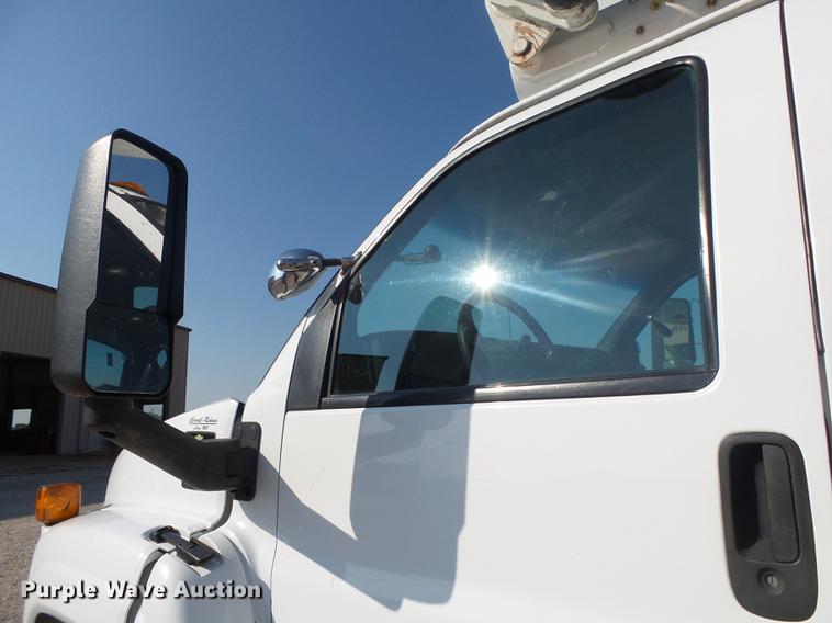 image for item DA2669 2006 Chevrolet C5500 bucket truck