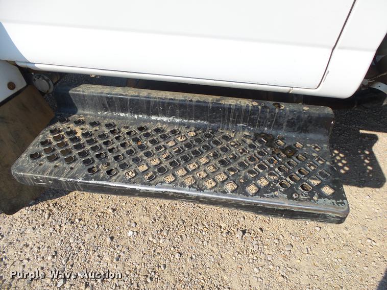 image for item DA2669 2006 Chevrolet C5500 bucket truck