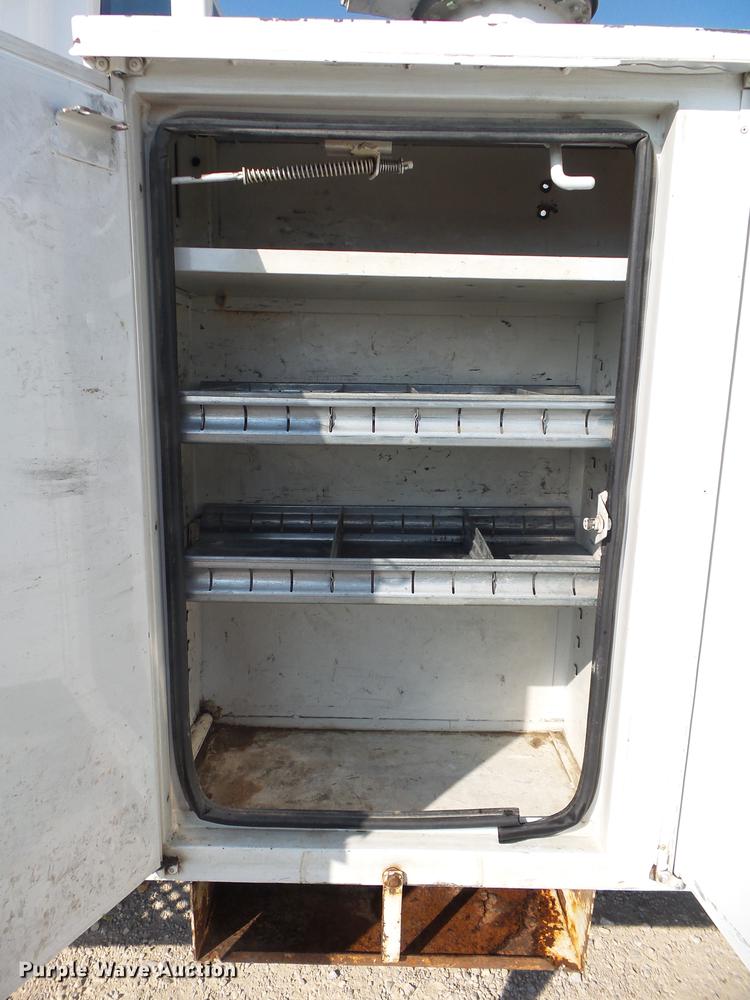 image for item DA2669 2006 Chevrolet C5500 bucket truck