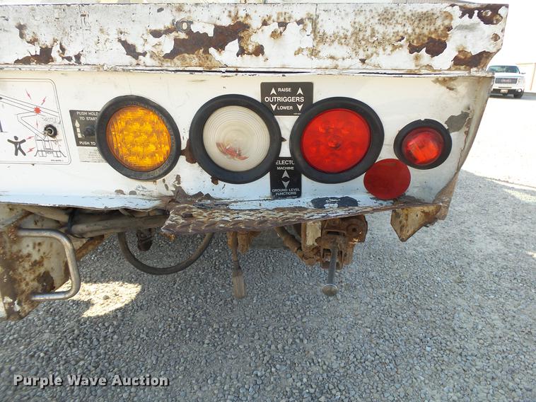 image for item DA2669 2006 Chevrolet C5500 bucket truck