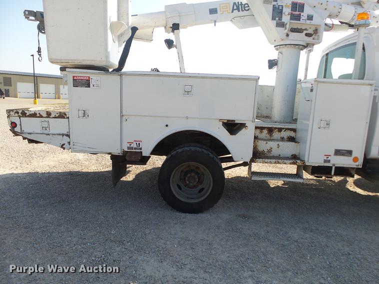 image for item DA2669 2006 Chevrolet C5500 bucket truck
