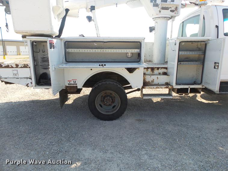 image for item DA2669 2006 Chevrolet C5500 bucket truck
