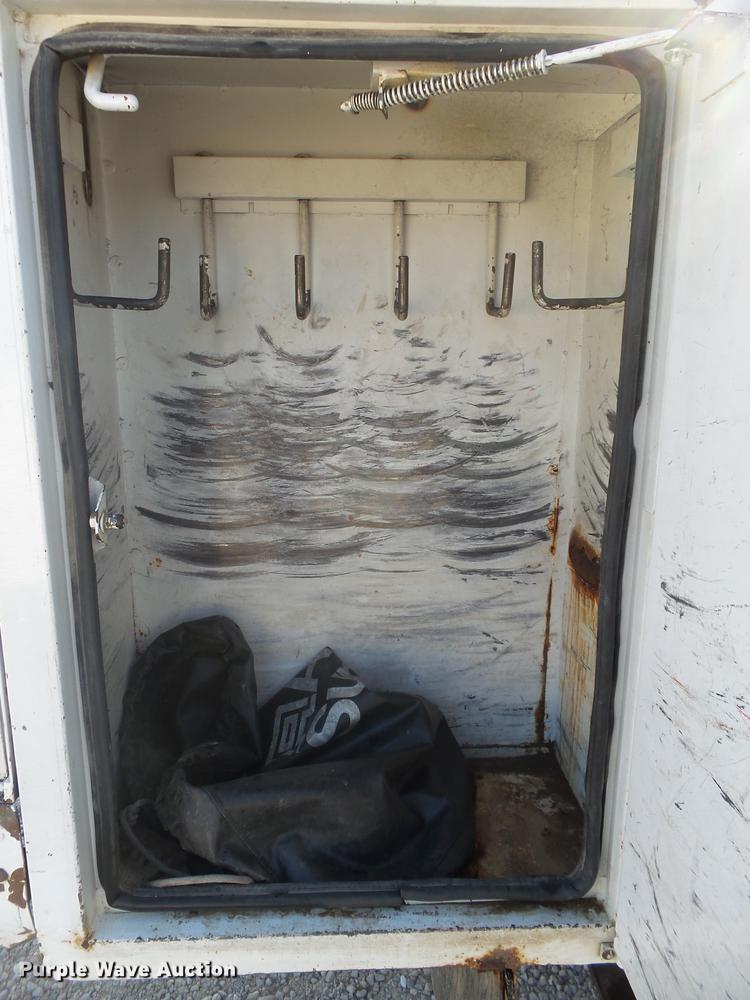 image for item DA2669 2006 Chevrolet C5500 bucket truck