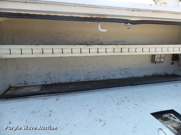 image for item DA2669 2006 Chevrolet C5500 bucket truck