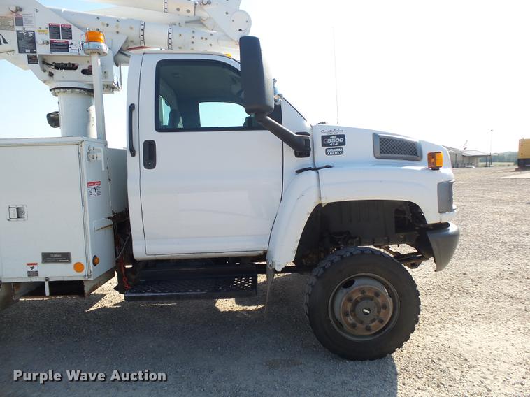 image for item DA2669 2006 Chevrolet C5500 bucket truck