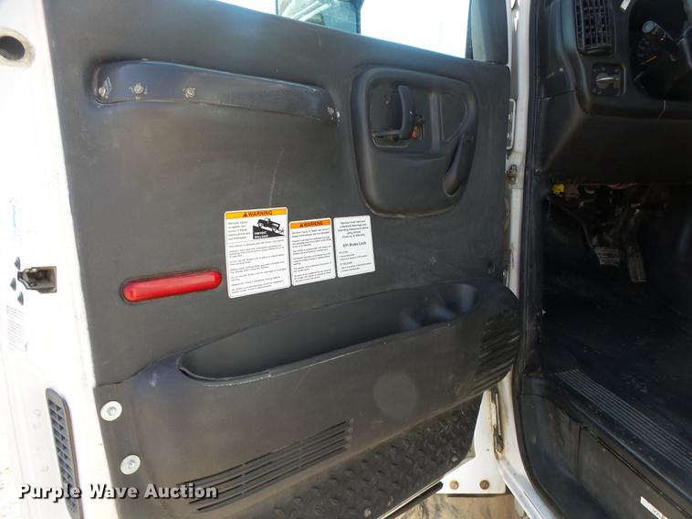 image for item DA2669 2006 Chevrolet C5500 bucket truck