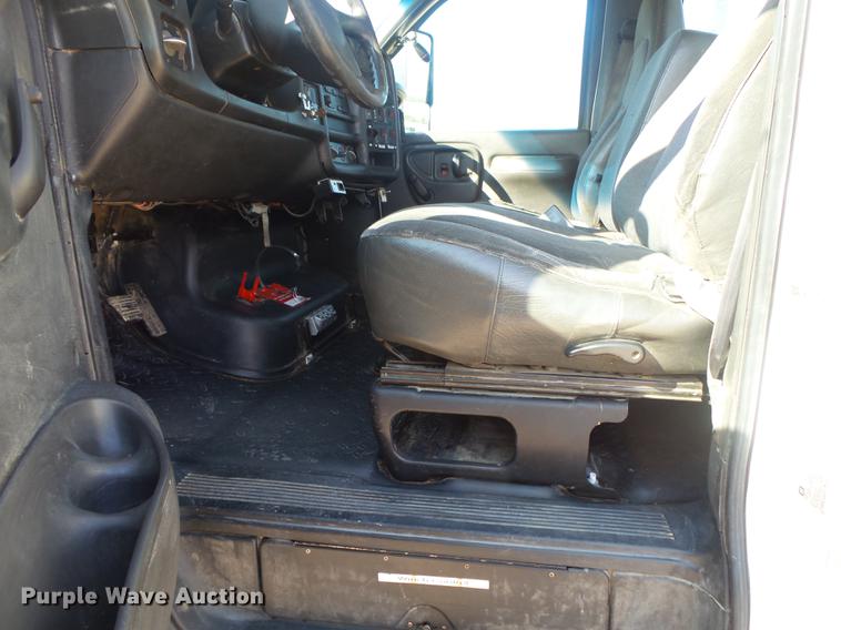 image for item DA2669 2006 Chevrolet C5500 bucket truck