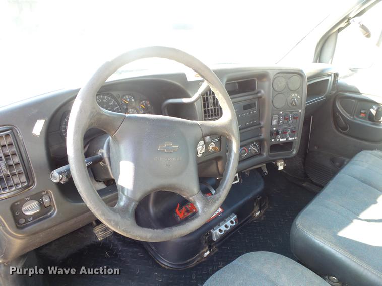 image for item DA2669 2006 Chevrolet C5500 bucket truck