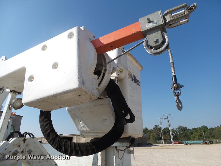 image for item DA2669 2006 Chevrolet C5500 bucket truck