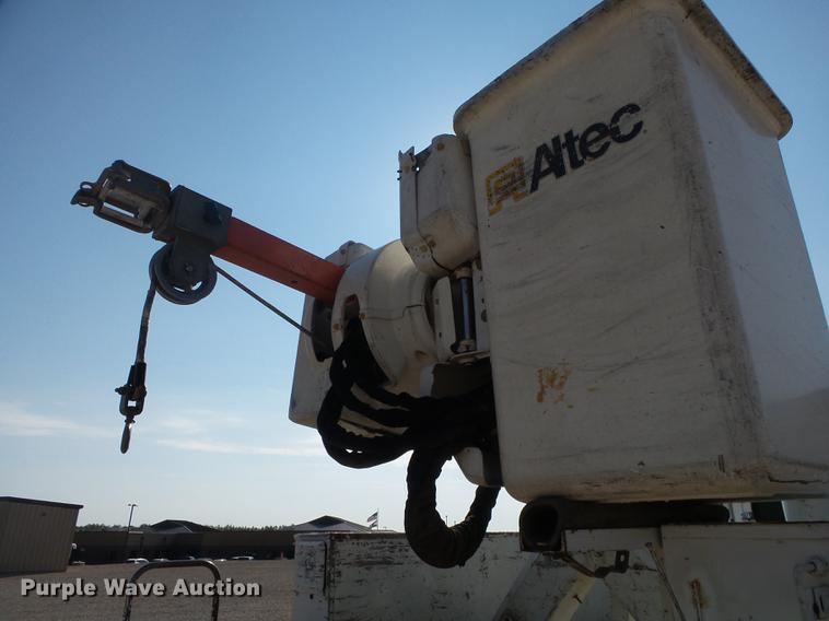 image for item DA2669 2006 Chevrolet C5500 bucket truck