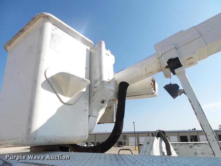 image for item DA2669 2006 Chevrolet C5500 bucket truck