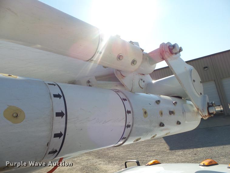 image for item DA2669 2006 Chevrolet C5500 bucket truck