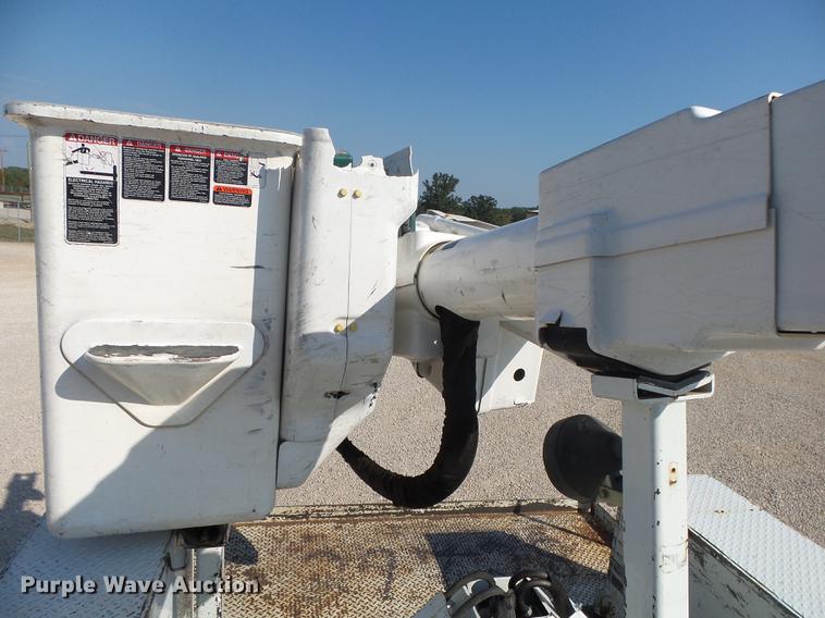 image for item DA2669 2006 Chevrolet C5500 bucket truck