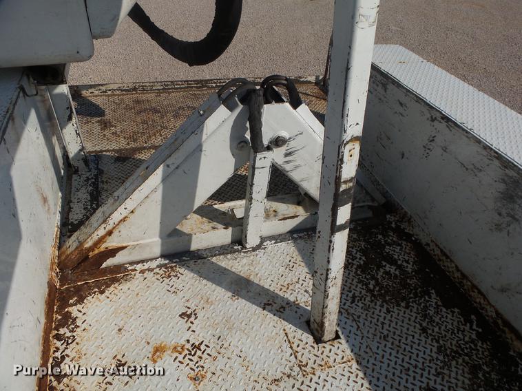 image for item DA2669 2006 Chevrolet C5500 bucket truck