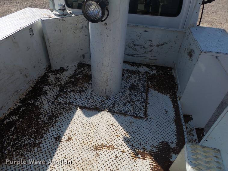 image for item DA2669 2006 Chevrolet C5500 bucket truck