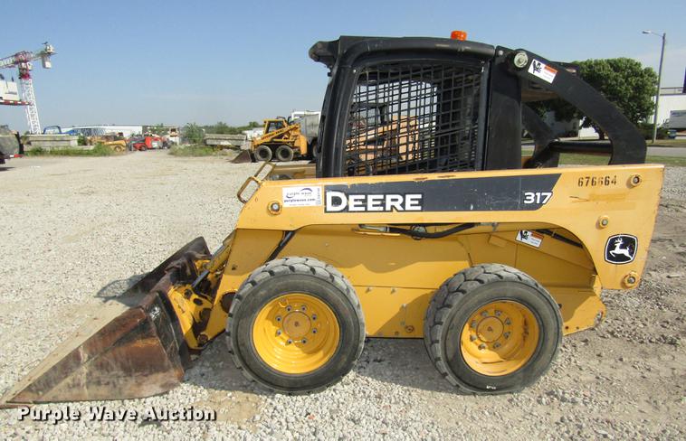 image for item DA3148 2005 John Deere 317 skid steer