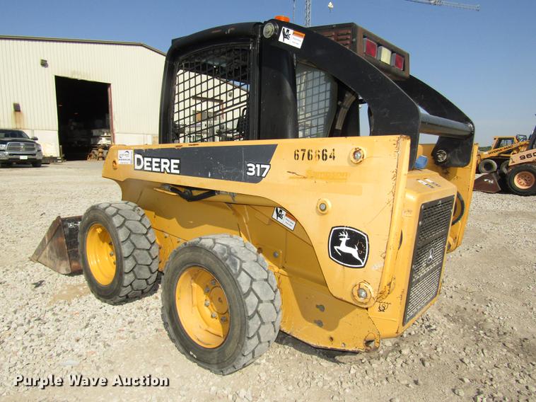 image for item DA3148 2005 John Deere 317 skid steer