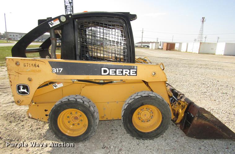 image for item DA3148 2005 John Deere 317 skid steer