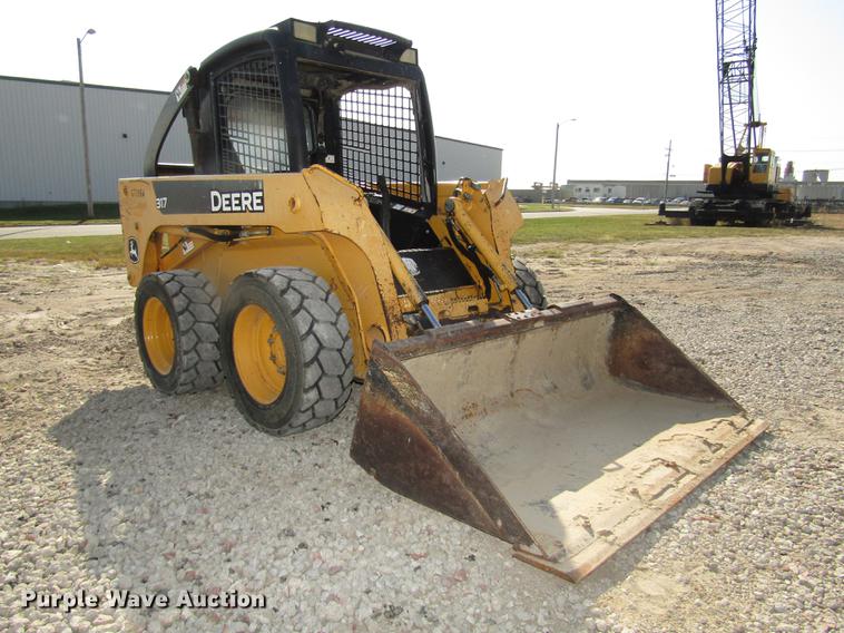 image for item DA3148 2005 John Deere 317 skid steer