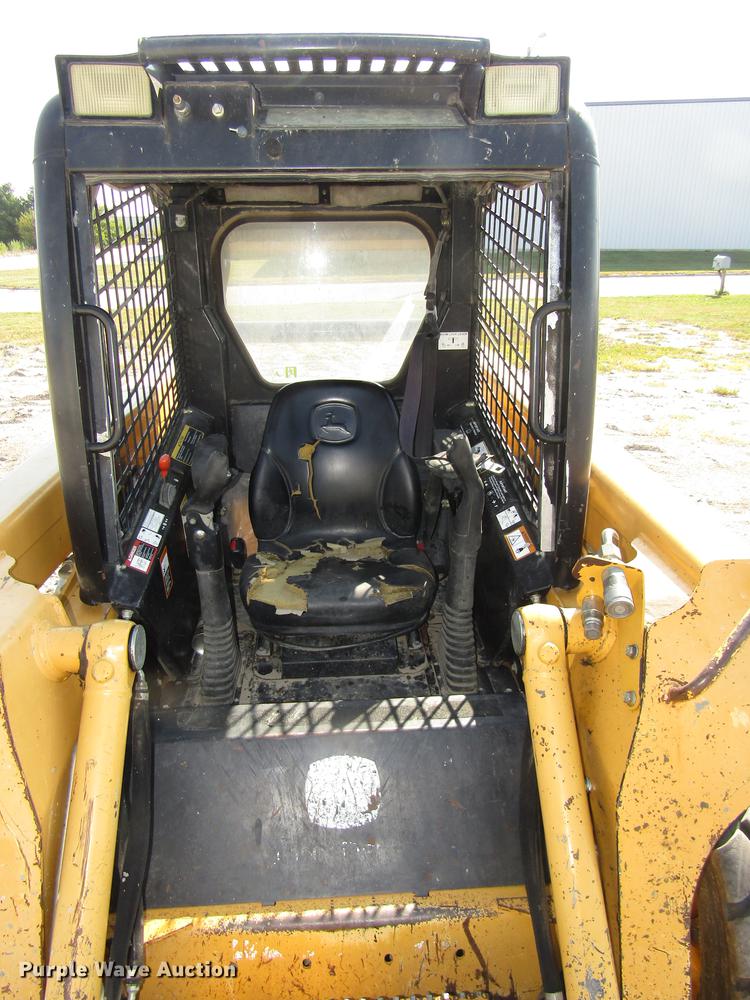 image for item DA3148 2005 John Deere 317 skid steer