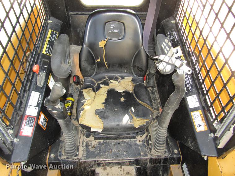 image for item DA3148 2005 John Deere 317 skid steer