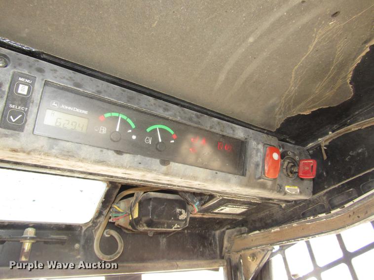 image for item DA3148 2005 John Deere 317 skid steer