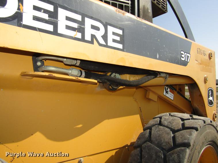 image for item DA3148 2005 John Deere 317 skid steer