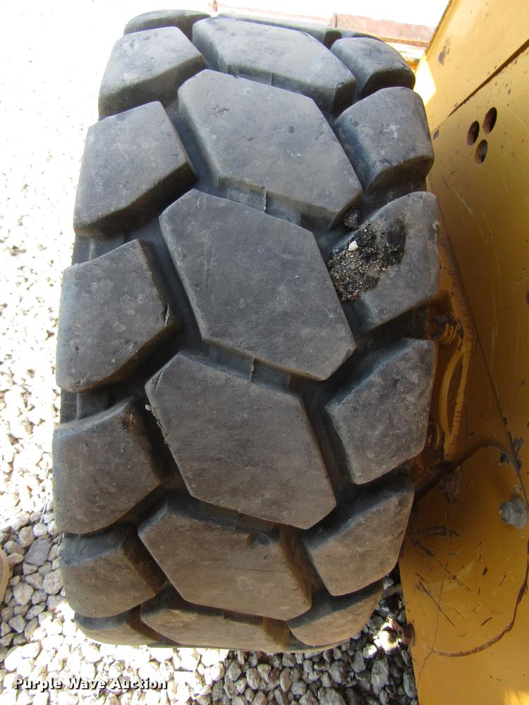 image for item DA3148 2005 John Deere 317 skid steer