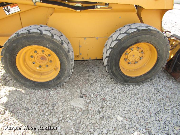 image for item DA3148 2005 John Deere 317 skid steer