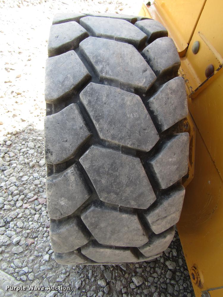 image for item DA3148 2005 John Deere 317 skid steer