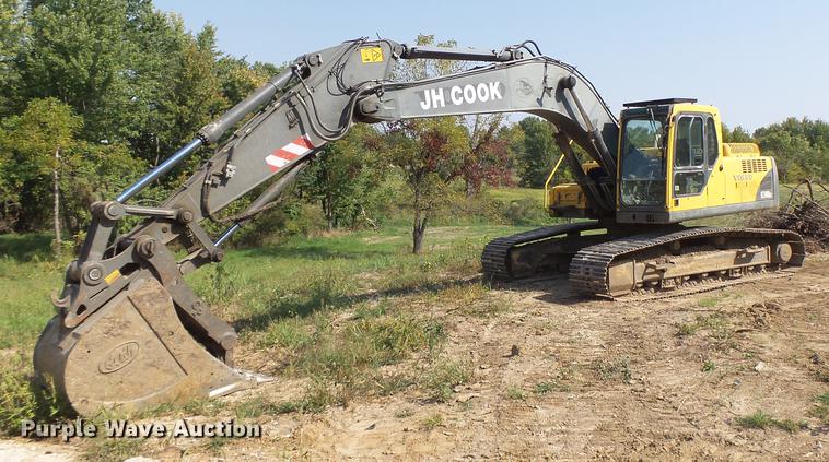 image for item DB1438 2005 Volvo EC240BLC excavator