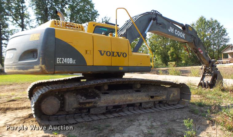image for item DB1438 2005 Volvo EC240BLC excavator