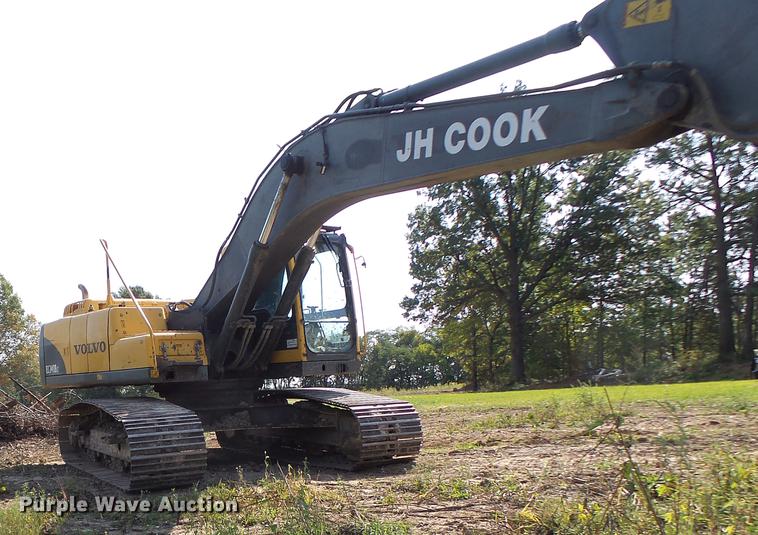 image for item DB1438 2005 Volvo EC240BLC excavator