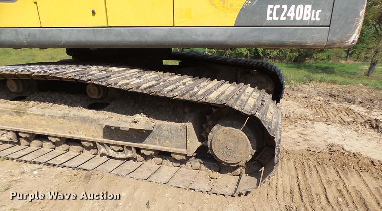 image for item DB1438 2005 Volvo EC240BLC excavator