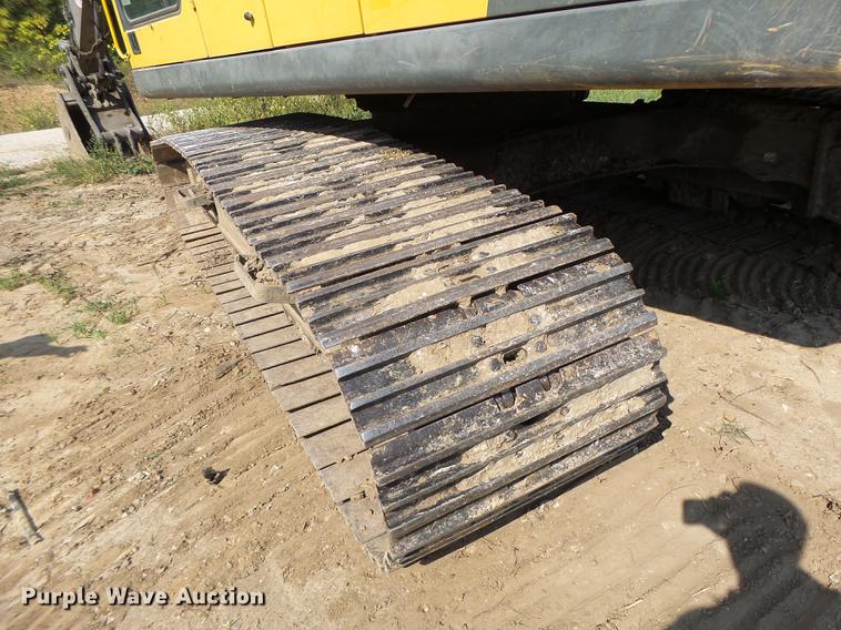 image for item DB1438 2005 Volvo EC240BLC excavator