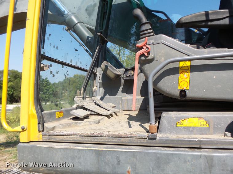 image for item DB1438 2005 Volvo EC240BLC excavator