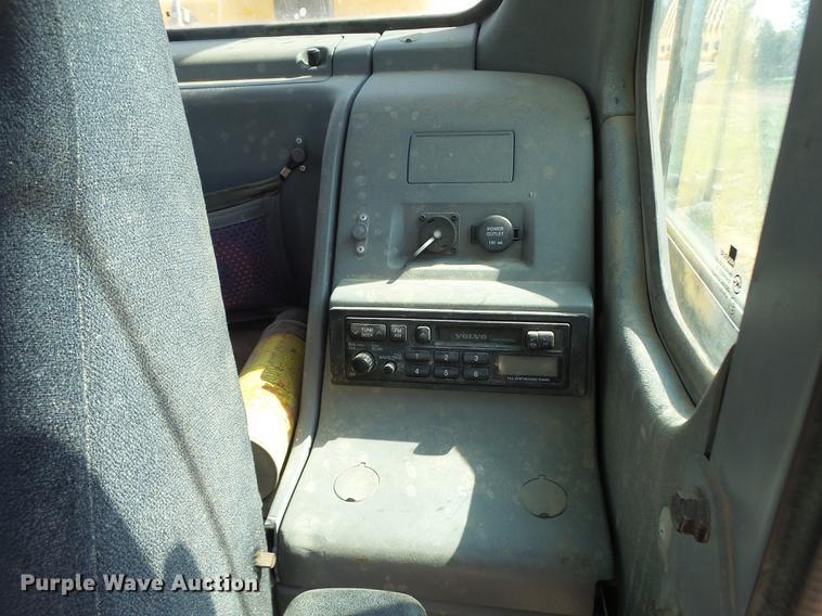 image for item DB1438 2005 Volvo EC240BLC excavator